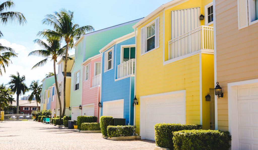 pastel colored apartments, houses and homes with palm trees in the background in Florida