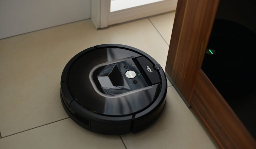 Vacuum cleaner robon Roomba 980 model 